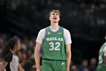 开云app-撞墙了！弗拉格面对森林狼针对性防守半场11中2仅得4分4篮板