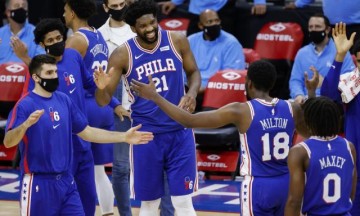 开云官网-防守第一哈里斯复活 里弗斯的鸡汤助76人开局领跑